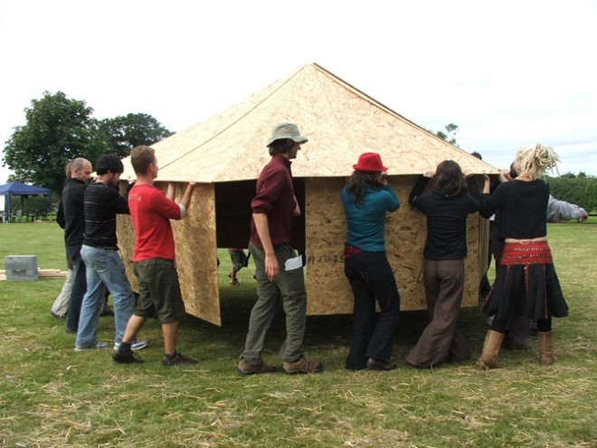 An Hexayurt being deployed in Haiti An Hexayurt being deployed in Haiti